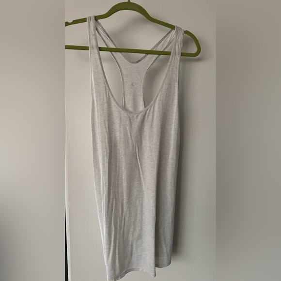 Lightweight Lululemon Tank estimated size 8-10 - Picture 1 of 3